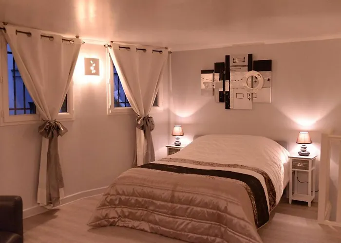 Beau Studio Meuble 2Min Du Moulin Rouge