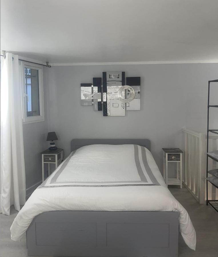 Beau Meuble 2min Du Moulin Rouge Appartement *