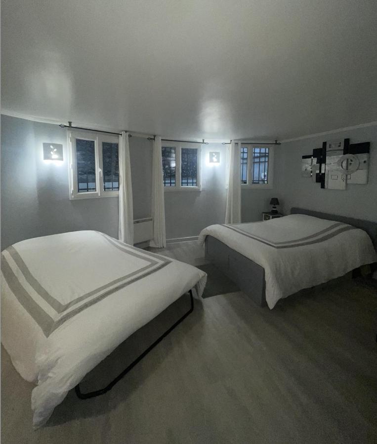 Beau Meuble 2min Du Moulin Rouge Appartement Parijs